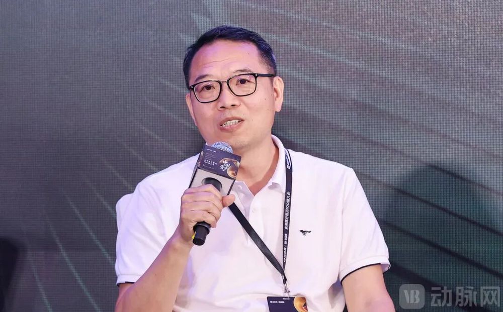 朱宏_副本.jpg