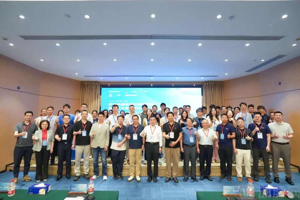 一湾-大会现场图（人）.jpg